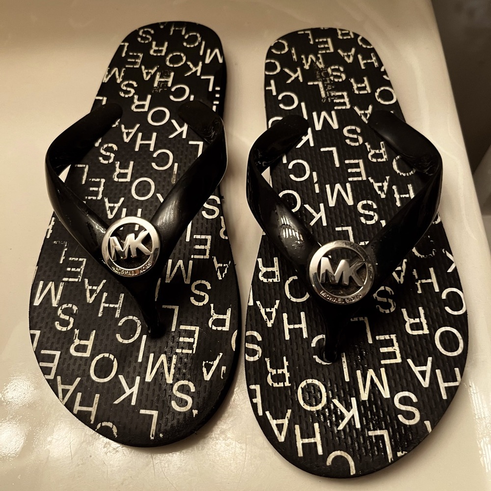 Michael Kors Flip flops thong sandals